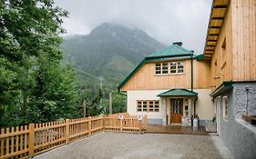 Apartment Aussee- Salzkammer Salzherrenhof- Kueche, Wlan, Netflix